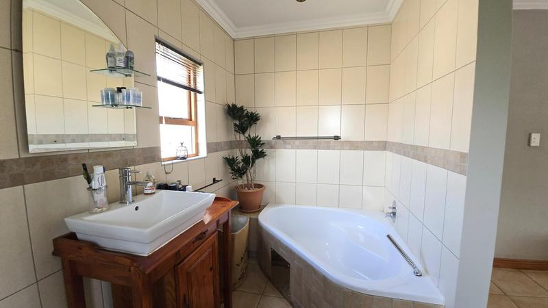 2 Bedroom Property for Sale in Gateway Manor North West
